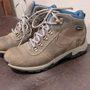 Timberland Waterproof Leather Hiking Boots Woman’s Size 6